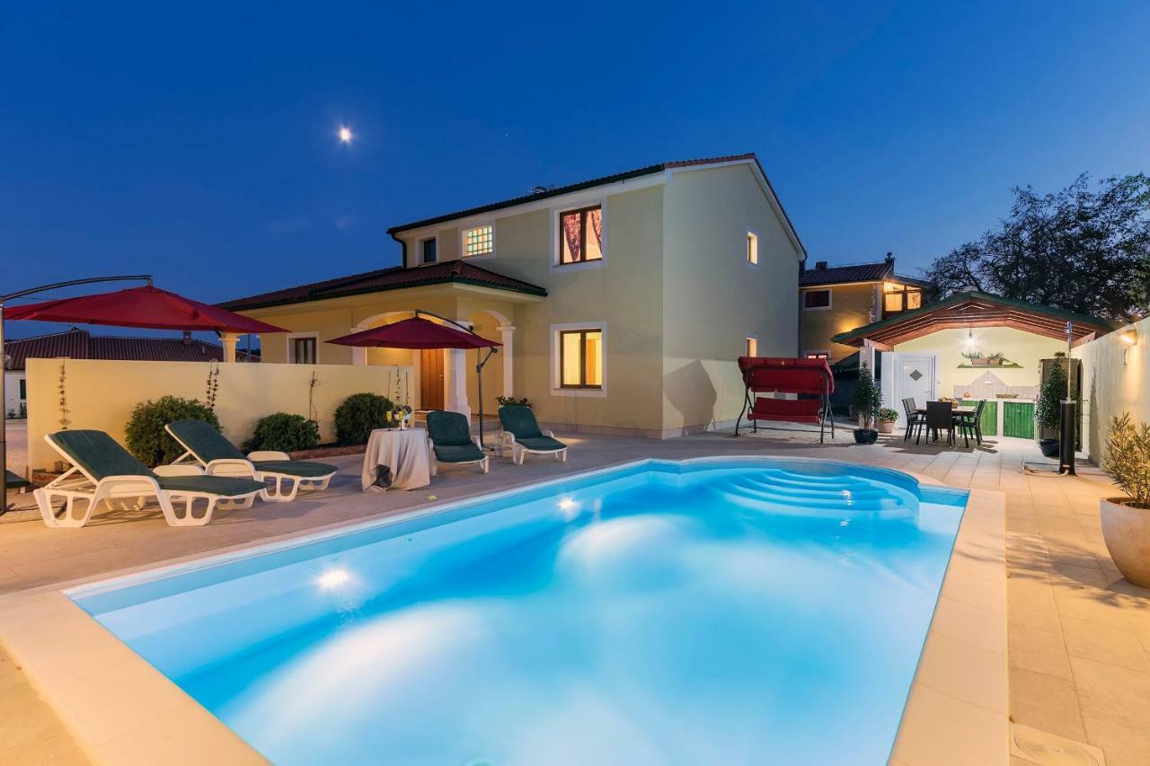 Villa Monique Воднян Екстериор снимка