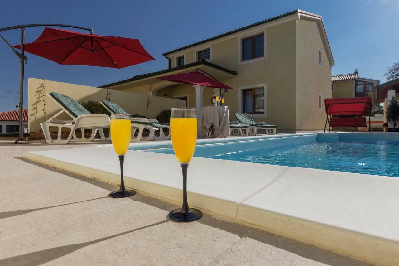 Villa Monique Воднян Екстериор снимка