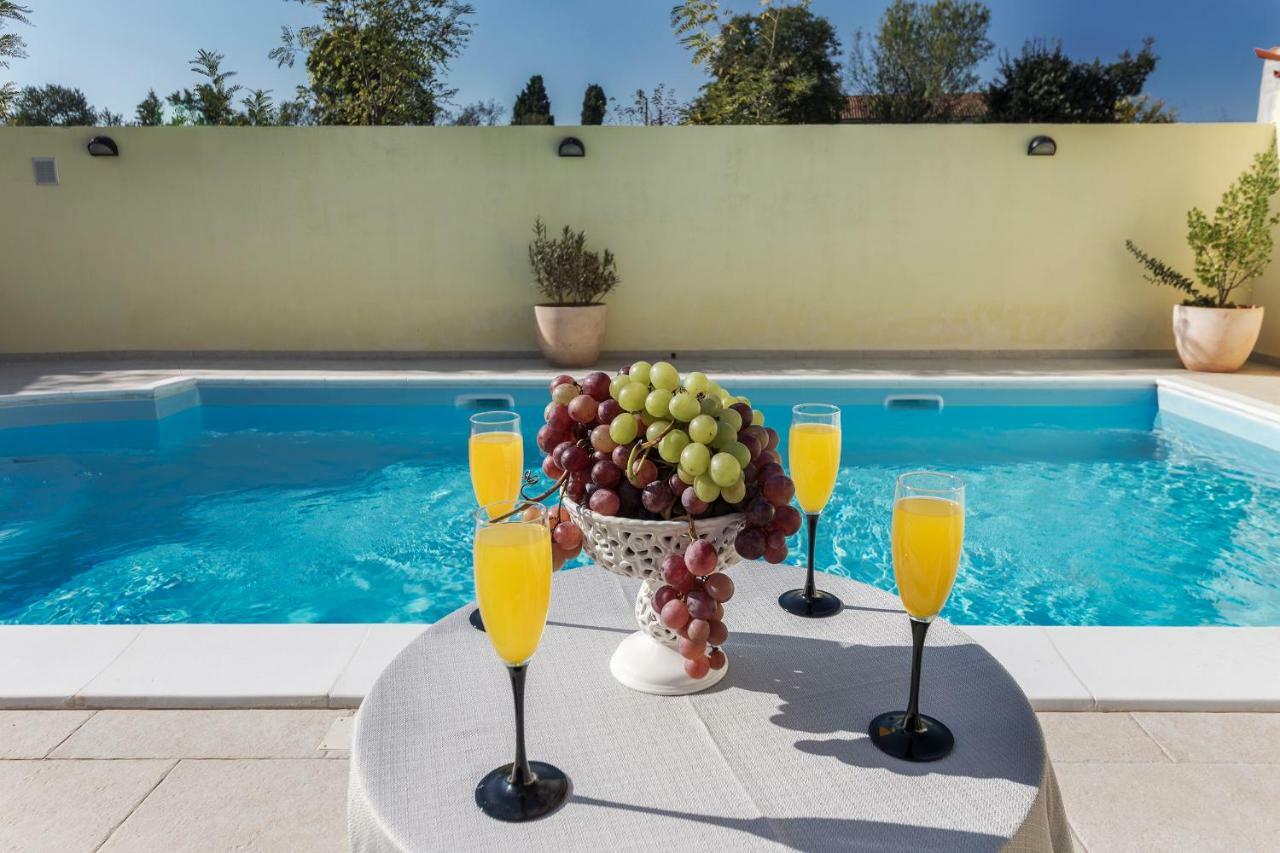 Villa Monique Воднян Екстериор снимка