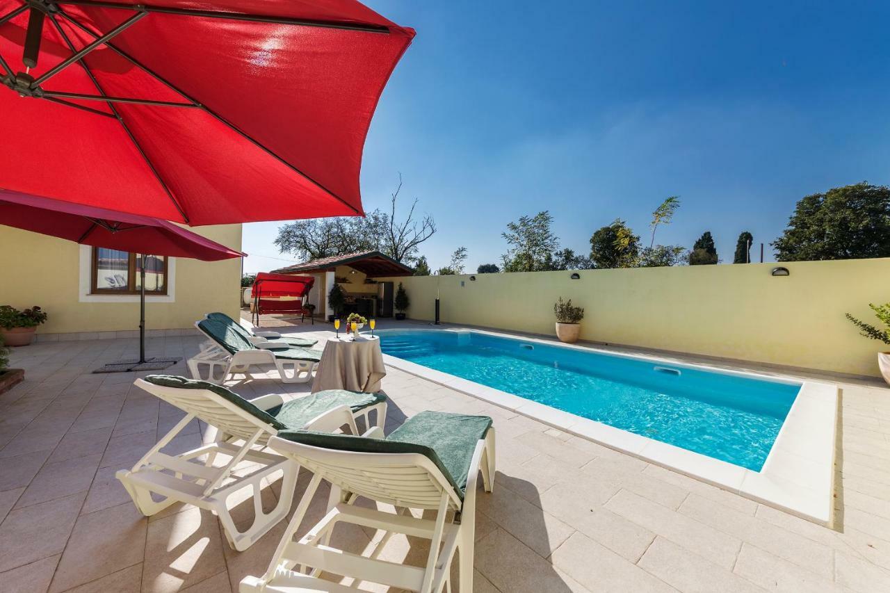 Villa Monique Воднян Екстериор снимка