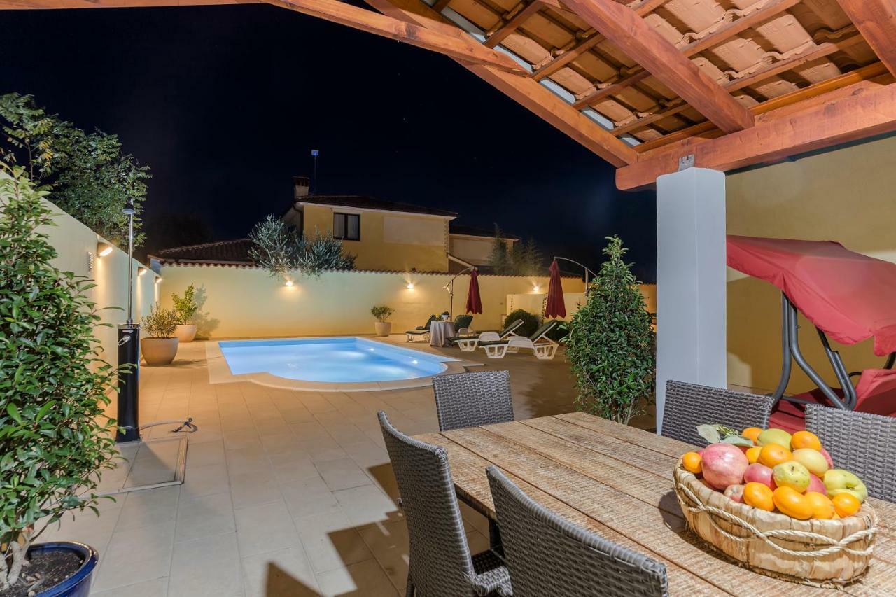 Villa Monique Воднян Екстериор снимка