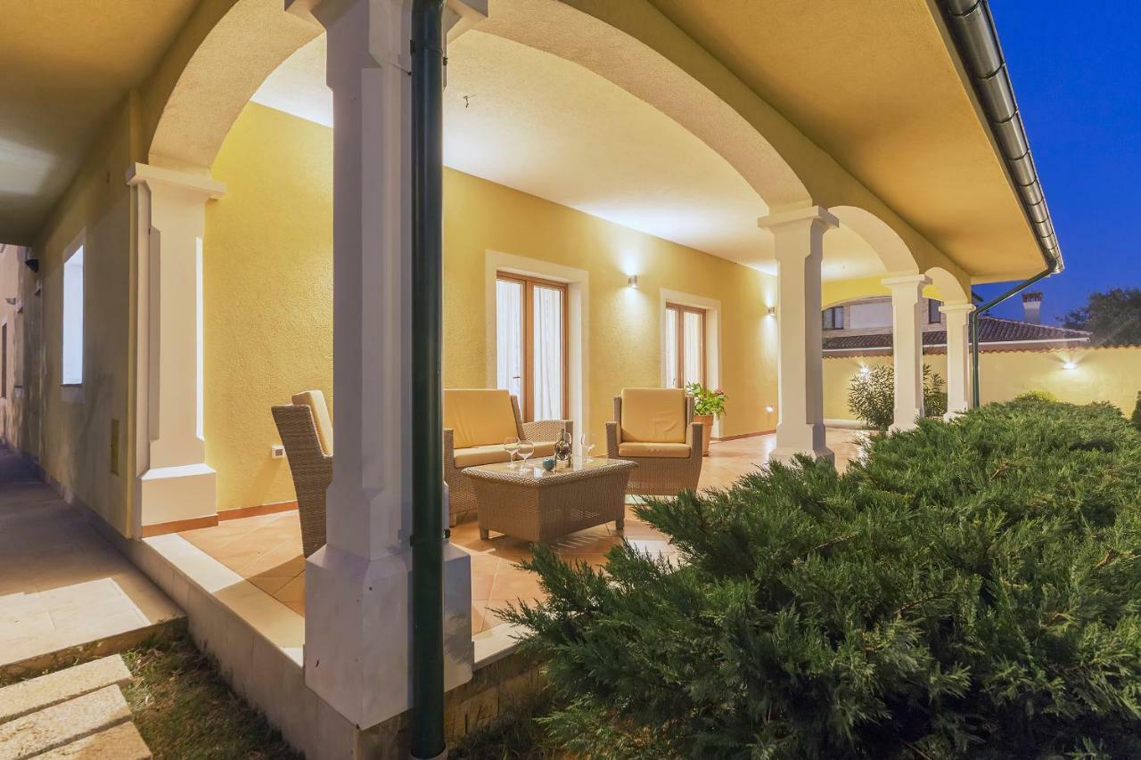 Villa Monique Воднян Екстериор снимка