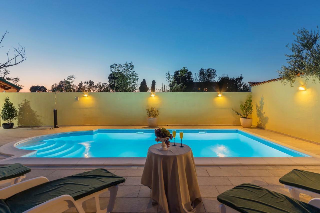 Villa Monique Воднян Екстериор снимка