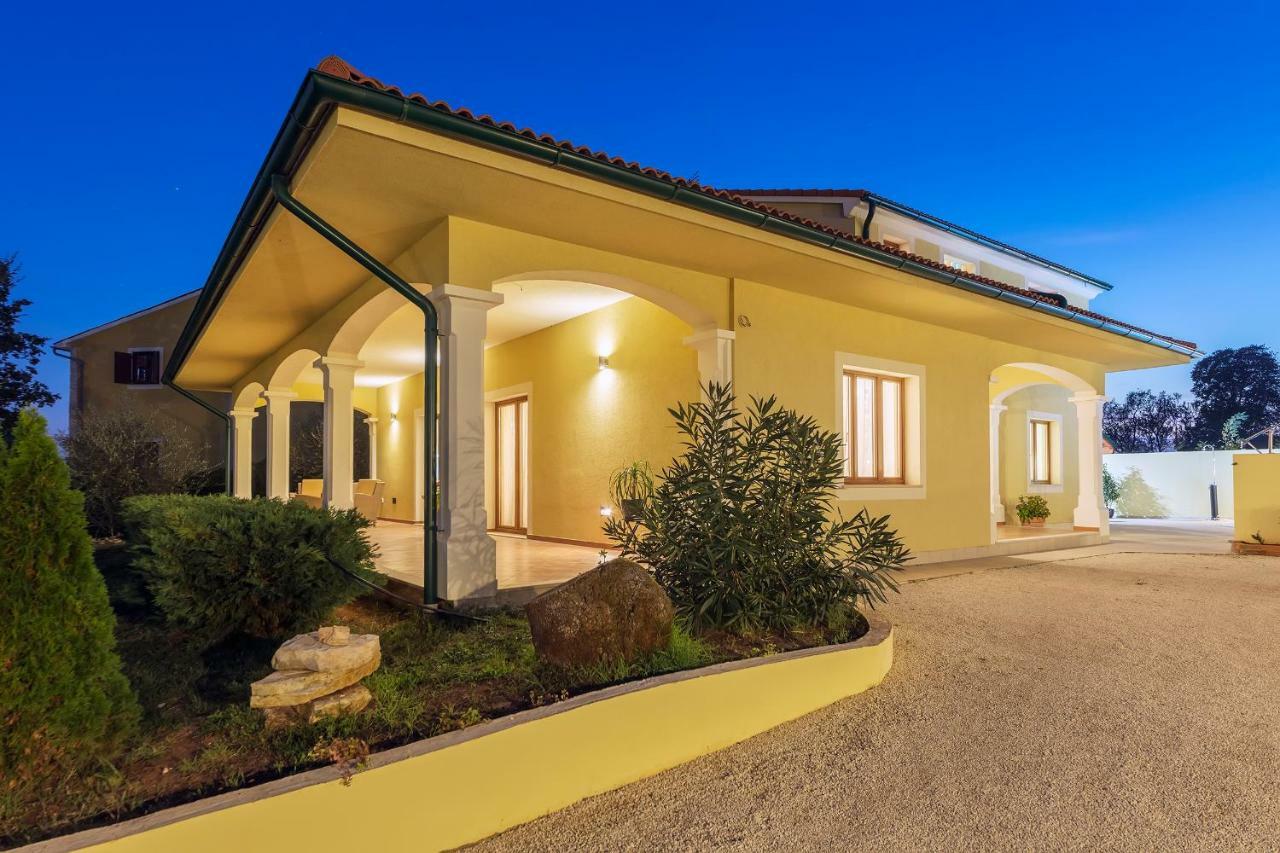 Villa Monique Воднян Екстериор снимка